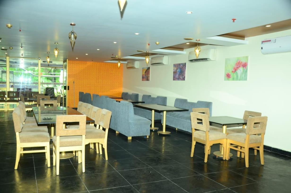 Blossom Rooms Hotel Vashishtha - Free Lunch Or Dinner- Free Breakfast Hyderabad Exterior photo