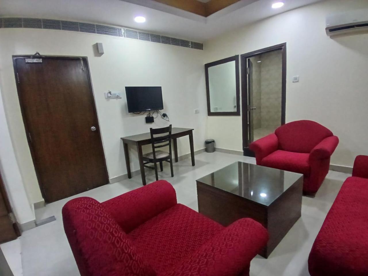 Blossom Rooms Hotel Vashishtha - Free Lunch Or Dinner- Free Breakfast Hyderabad Exterior photo